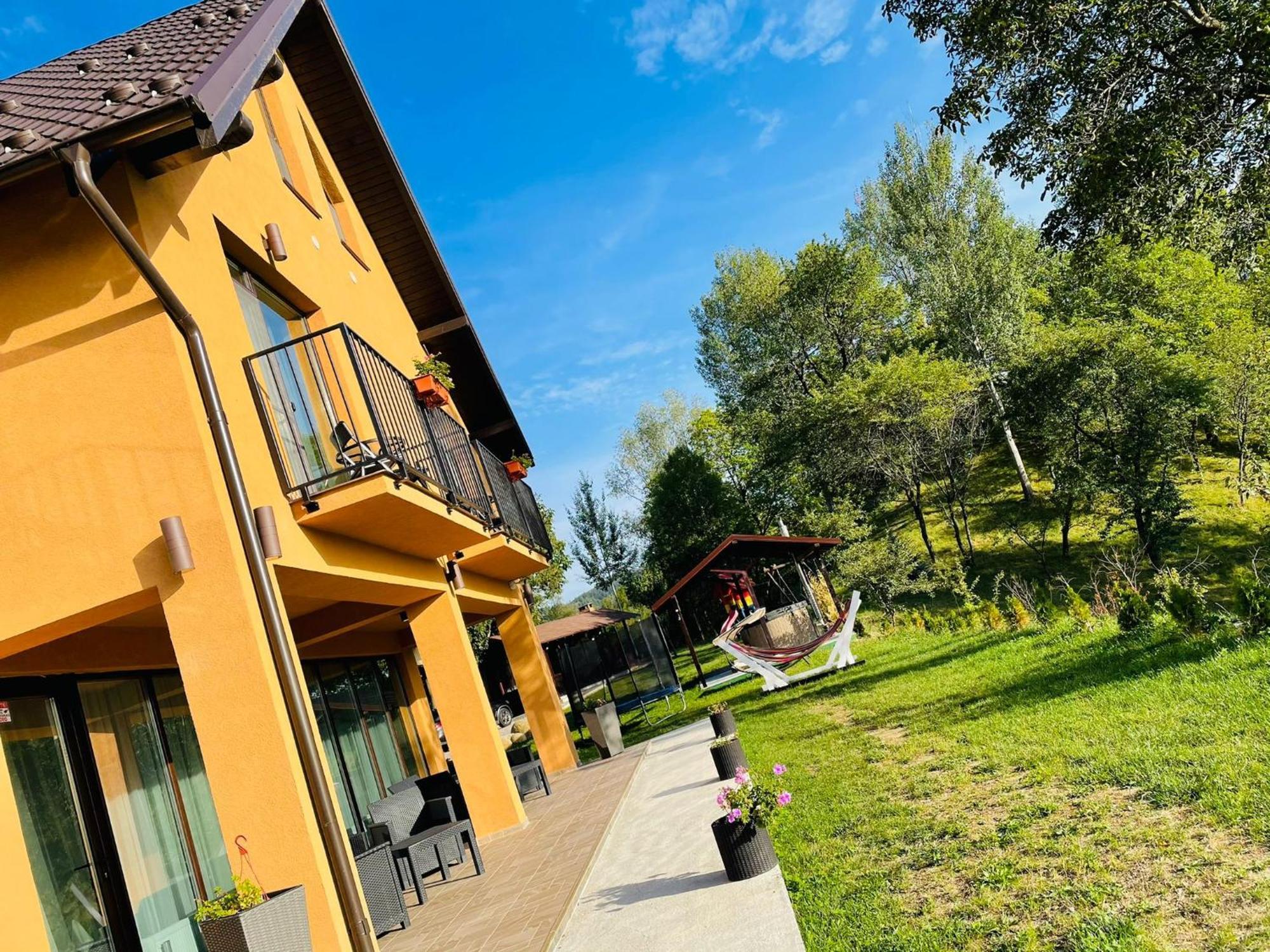 Pensiunea Piri Land Comarnic Ngoại thất bức ảnh